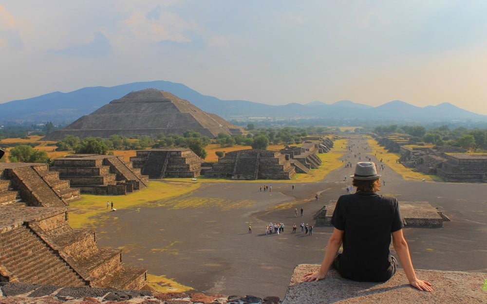 Best RTW long-travel blogs. Arimo Koo sitting on the Pyramid of the Moon in Teotihuacan, Mexico.