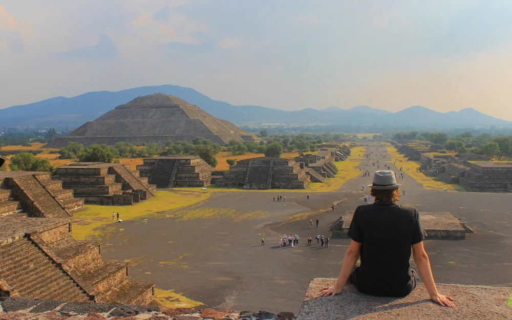 Best RTW long-travel blogs. Arimo Koo sitting on the Pyramid of the Moon in Teotihuacan, Mexico.