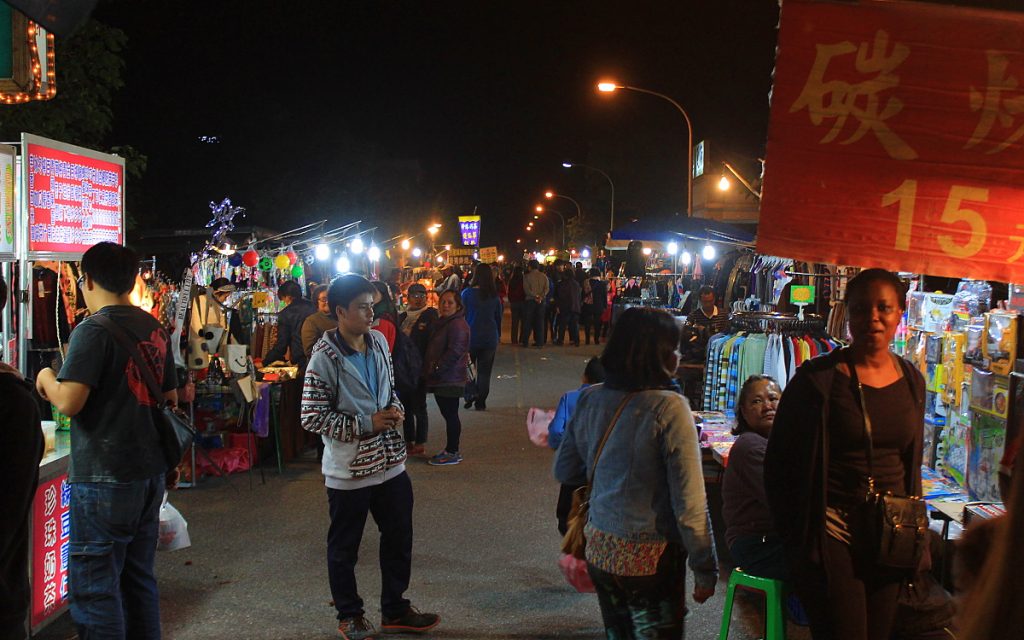 Xinsheng Night Market near Hualei.