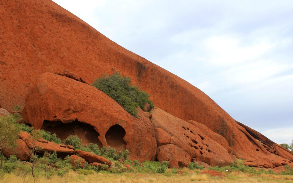 A cave in Uluru.